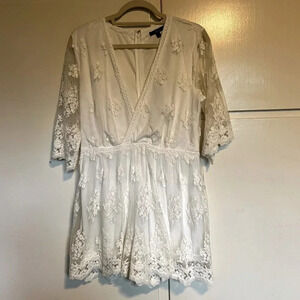 Very J White Lace Romper 3/4 Sleeves Size‎ Large